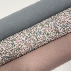 Voile di cotone Bio, Fiori Celesti e Rosa con Foglie Verdi.