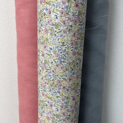 Voile di cotone Bio, Fiori Celesti e Viola con Foglie Verdi.