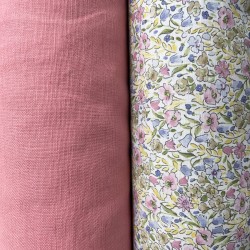Voile di cotone Bio, Fiori Celesti e Viola con Foglie Verdi.