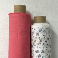 Plumeti stampato con ricamo in rilievo,Base Bianca e Fiori Rosa e Viola