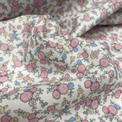 Cotone Popeline, Base Bianca con Fiori Rosa e foglie Verdii