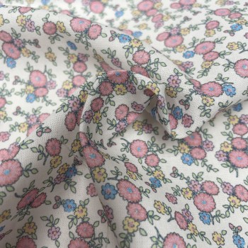 Cotone Popeline, Base Bianca con Fiori Rosa e foglie Verdii