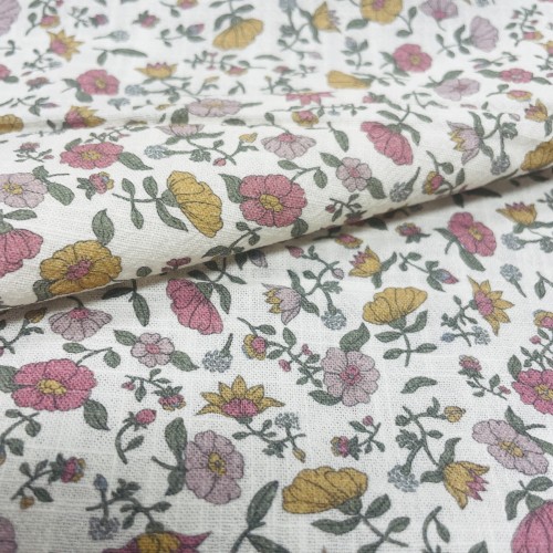 Cotone con stampa di fiori ocra e rosa.