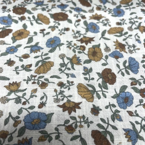 Cotone con stampa di fiori ocra e turchesi.