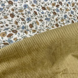 Cotone con stampa di fiori ocra e turchesi.